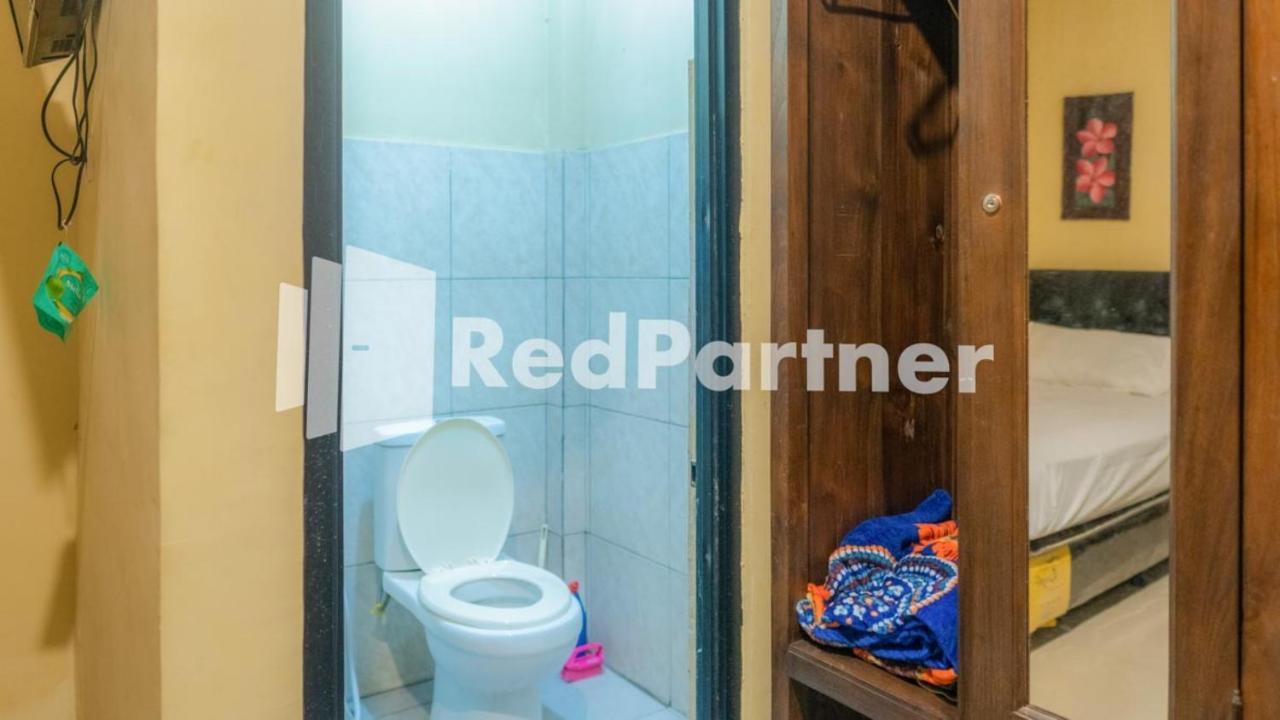 Vandhela Homestay Syariah Mitra Reddoorz Surabaya Esterno foto