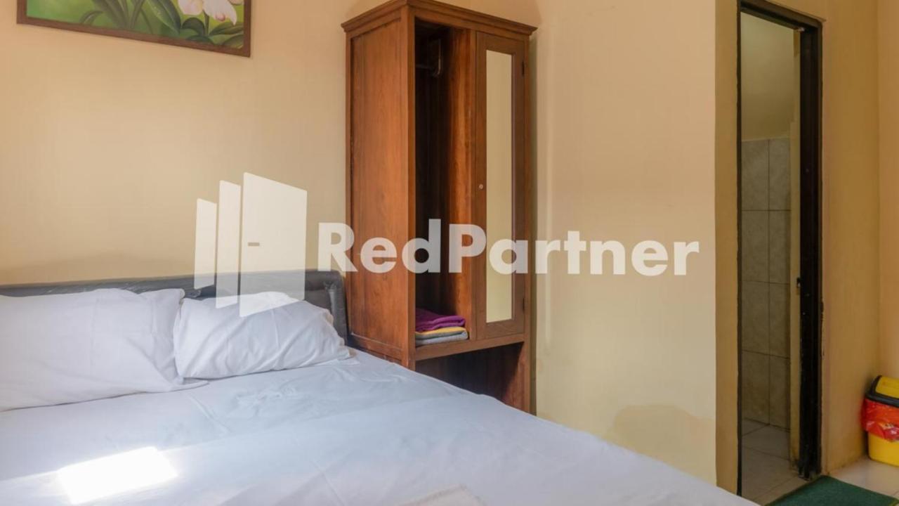 Vandhela Homestay Syariah Mitra Reddoorz Surabaya Esterno foto