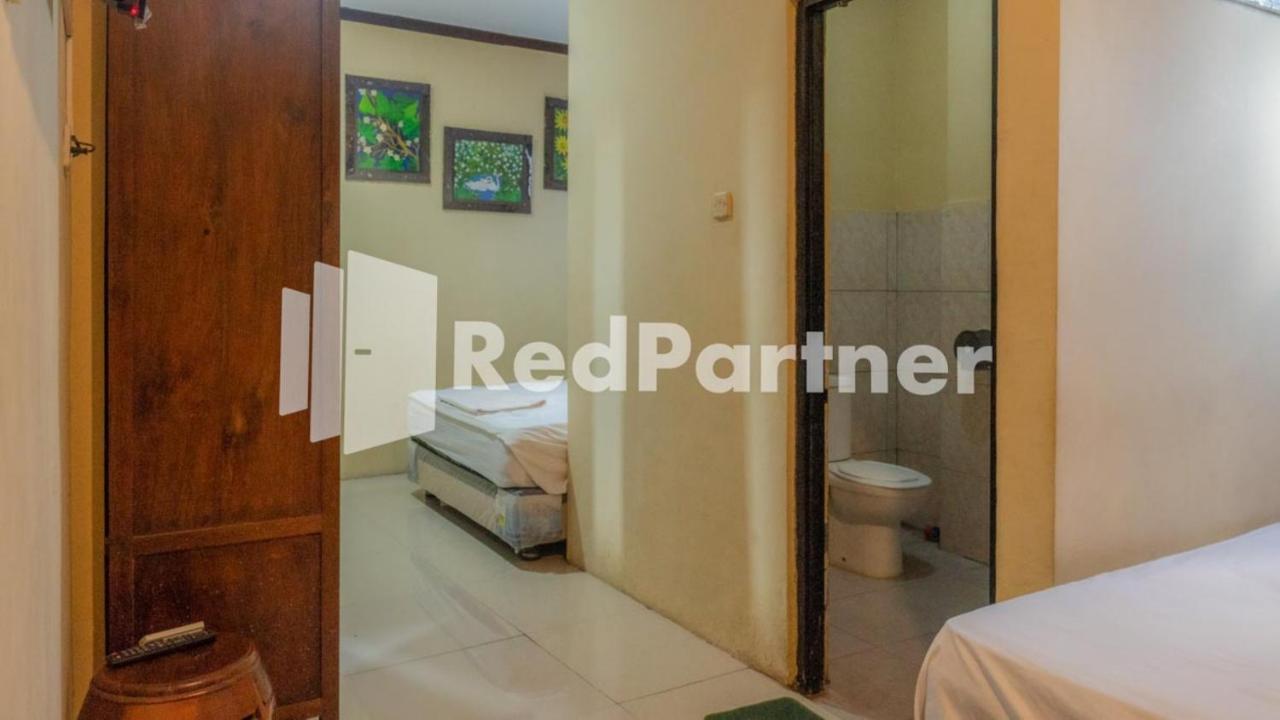 Vandhela Homestay Syariah Mitra Reddoorz Surabaya Esterno foto