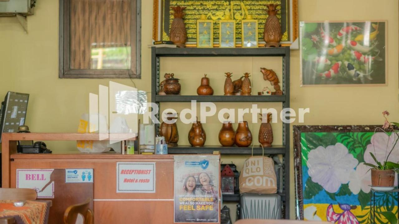 Vandhela Homestay Syariah Mitra Reddoorz Surabaya Esterno foto