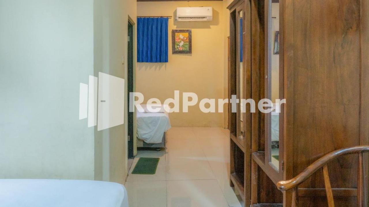 Vandhela Homestay Syariah Mitra Reddoorz Surabaya Esterno foto