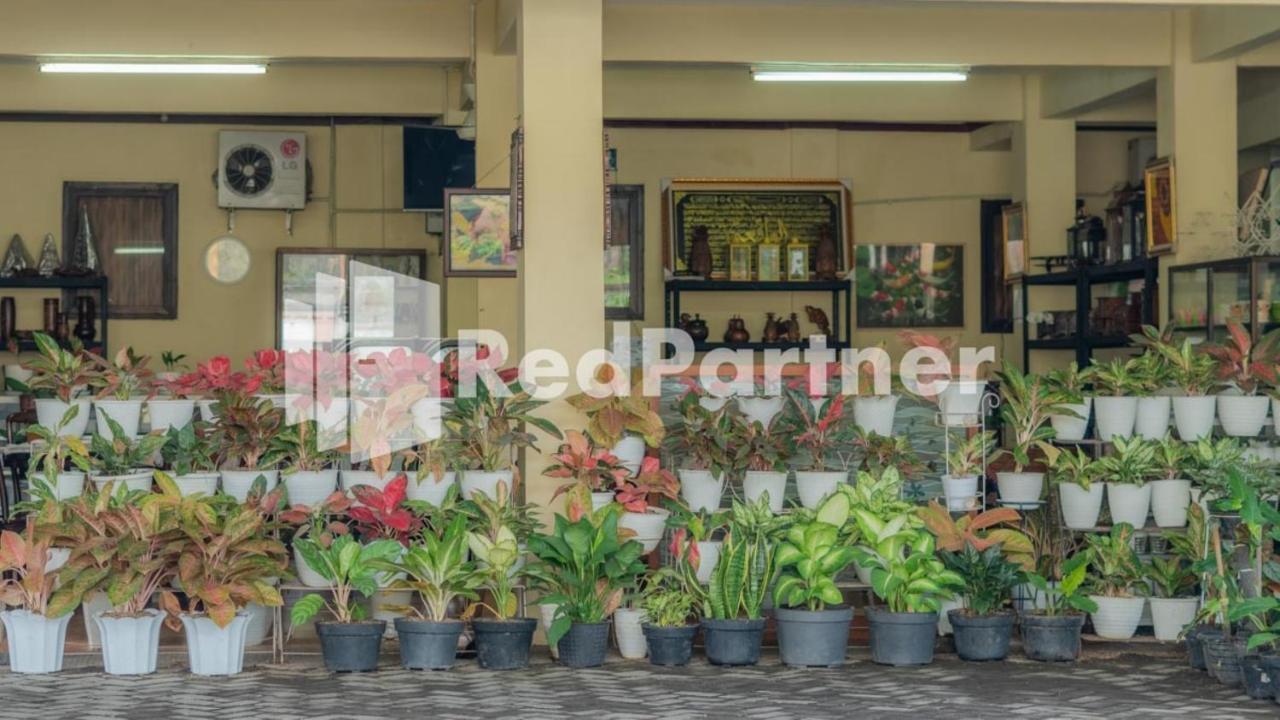 Vandhela Homestay Syariah Mitra Reddoorz Surabaya Esterno foto