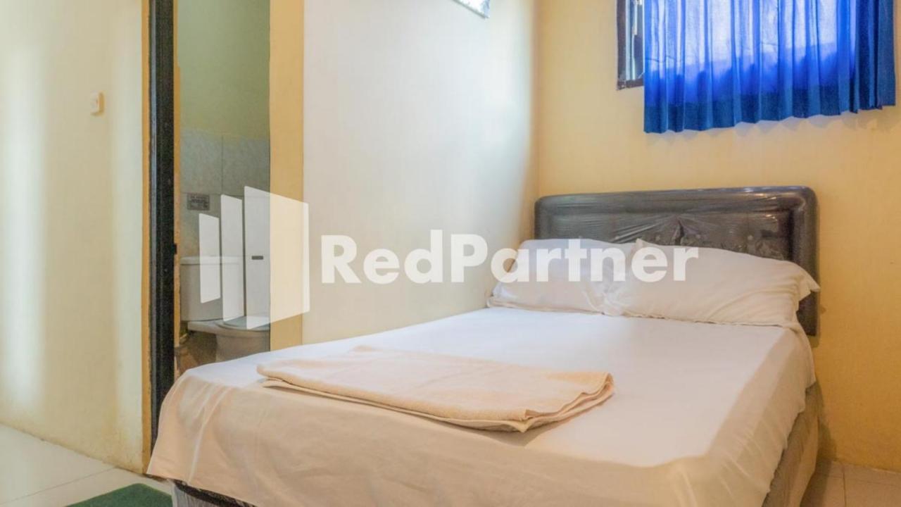 Vandhela Homestay Syariah Mitra Reddoorz Surabaya Esterno foto