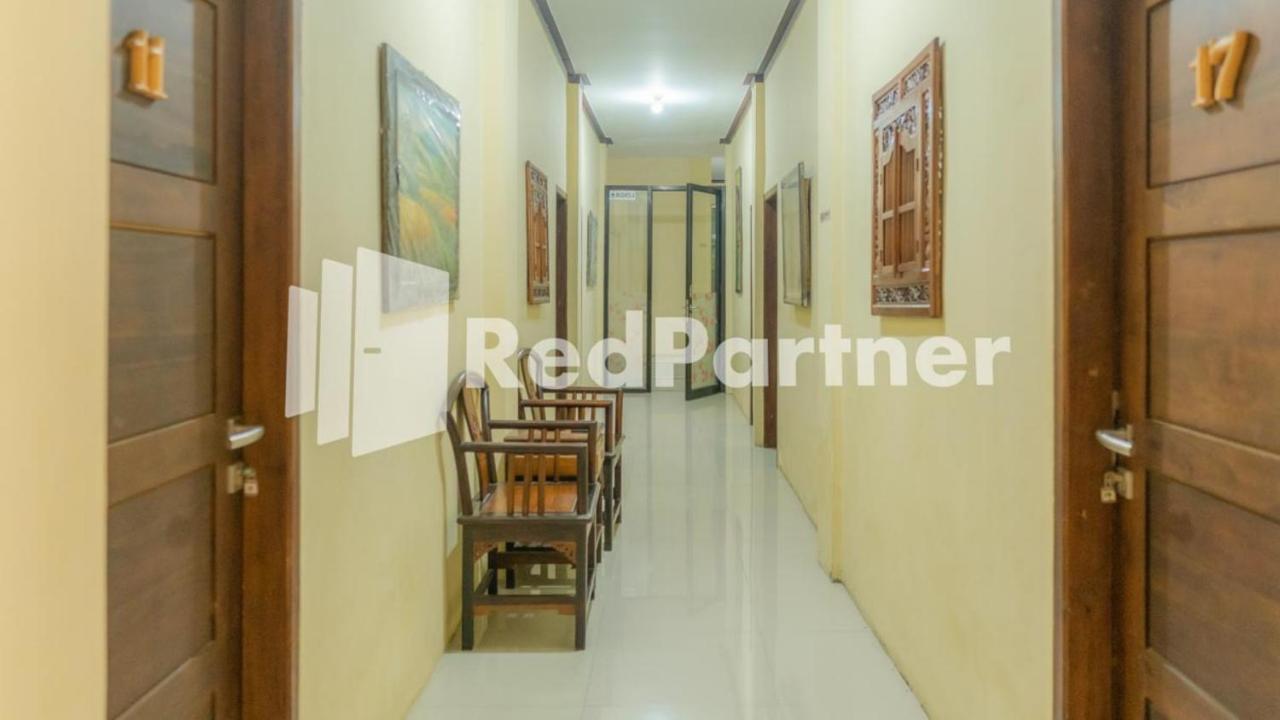 Vandhela Homestay Syariah Mitra Reddoorz Surabaya Esterno foto