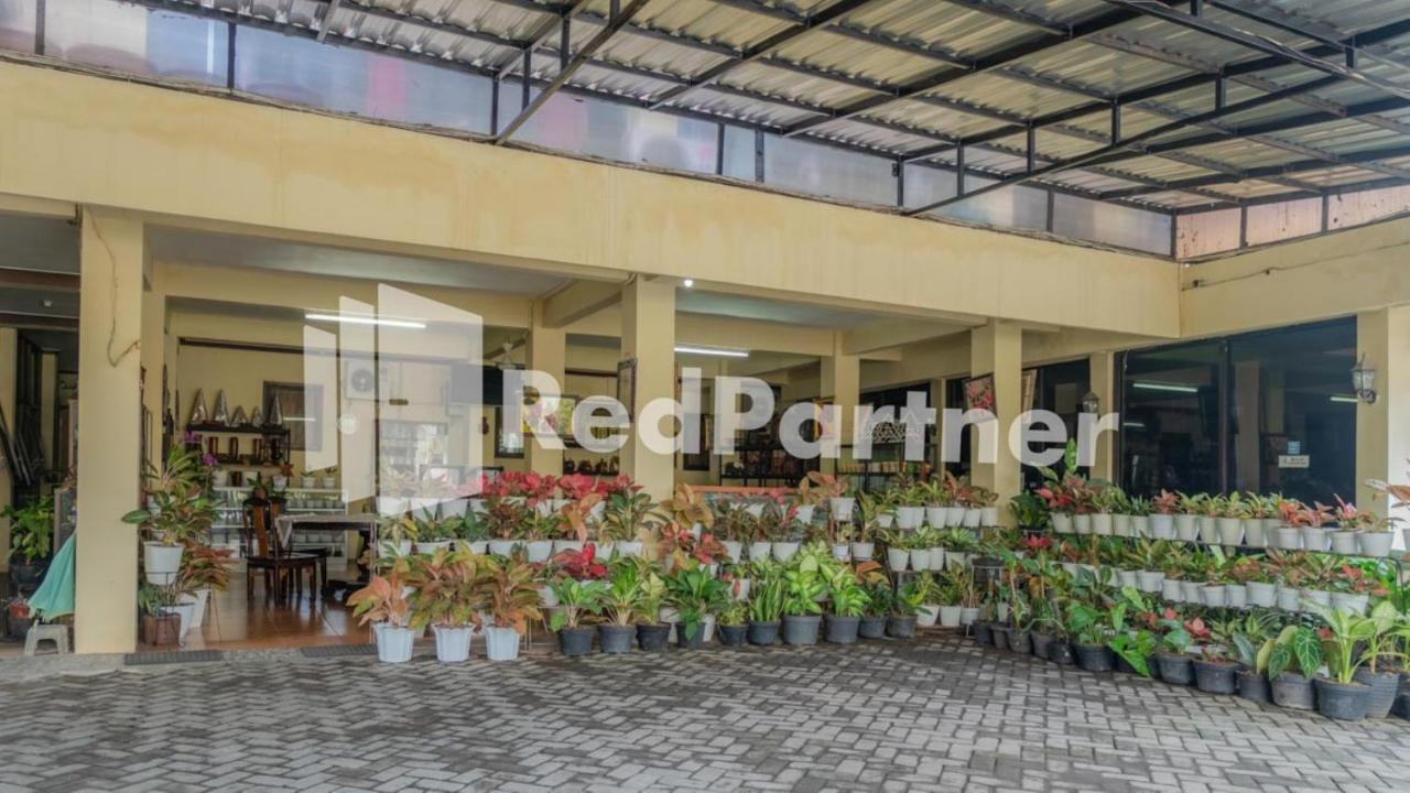 Vandhela Homestay Syariah Mitra Reddoorz Surabaya Esterno foto